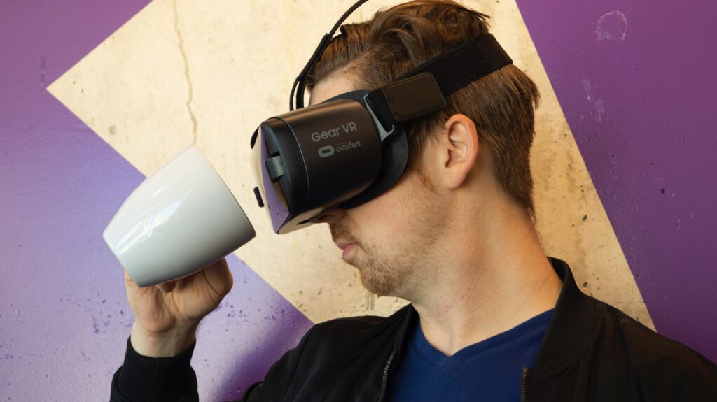 Foto de Señor con gafas VR